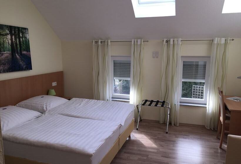 Отель Pension Im Wirtshaus Himberg