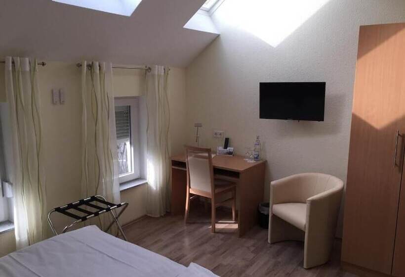 Отель Pension Im Wirtshaus Himberg