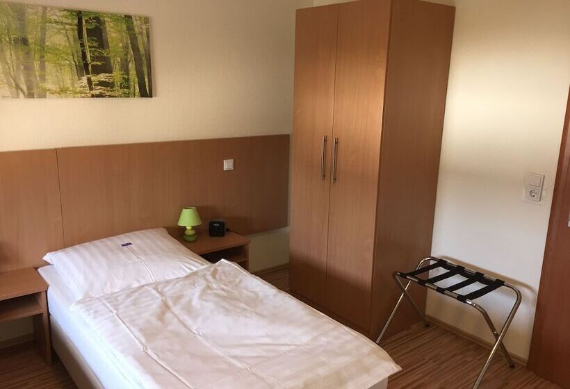 Отель Pension Im Wirtshaus Himberg