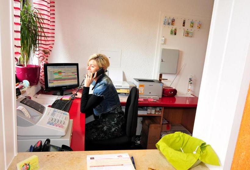 ホテル Pension Am Park