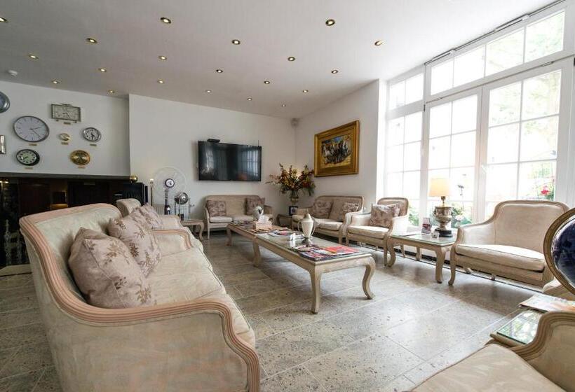 酒店 Ravel International