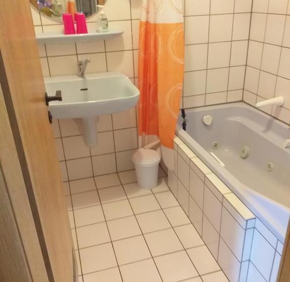 호텔 Uerziger Wuerzgarten