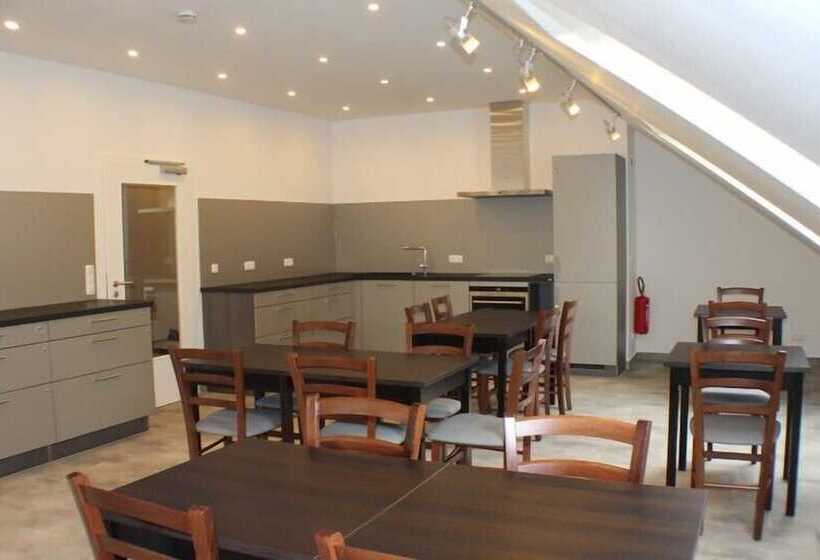 هتل Slamba Hostel