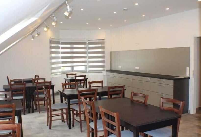 هتل Slamba Hostel