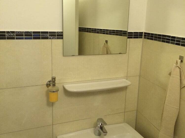 هتل Slamba Hostel