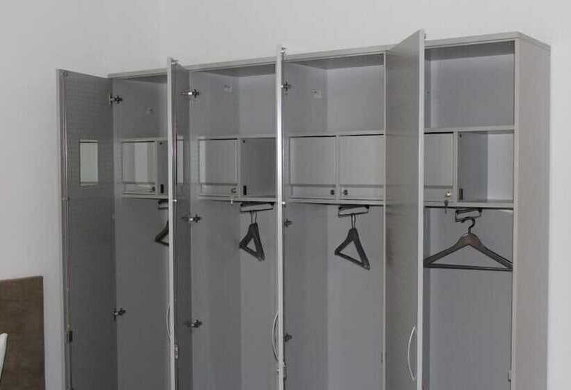 هتل Slamba Hostel