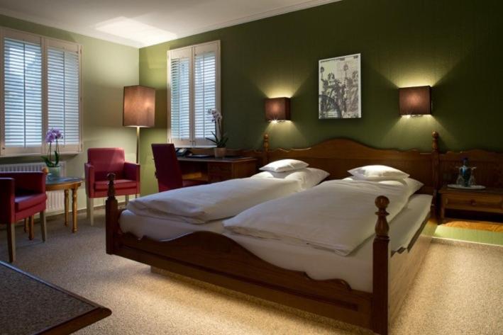 בית מלון כפרי Und Weinhaus Zum Krug