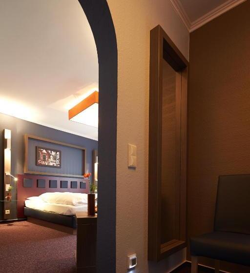 בית מלון כפרי Und Weinhaus Zum Krug