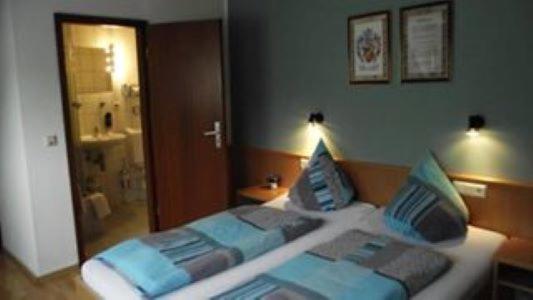 호텔 Weingasthaus Zum Fährhof