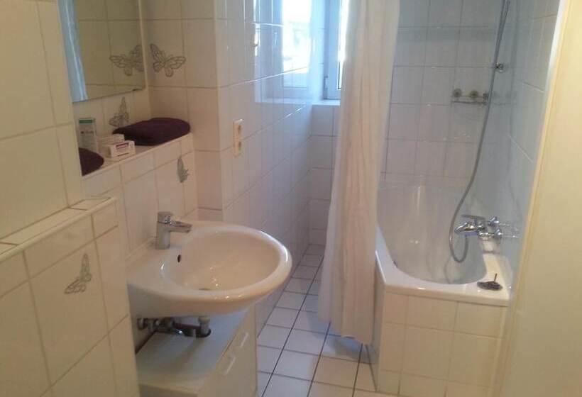 Отель Zur Sportsbar