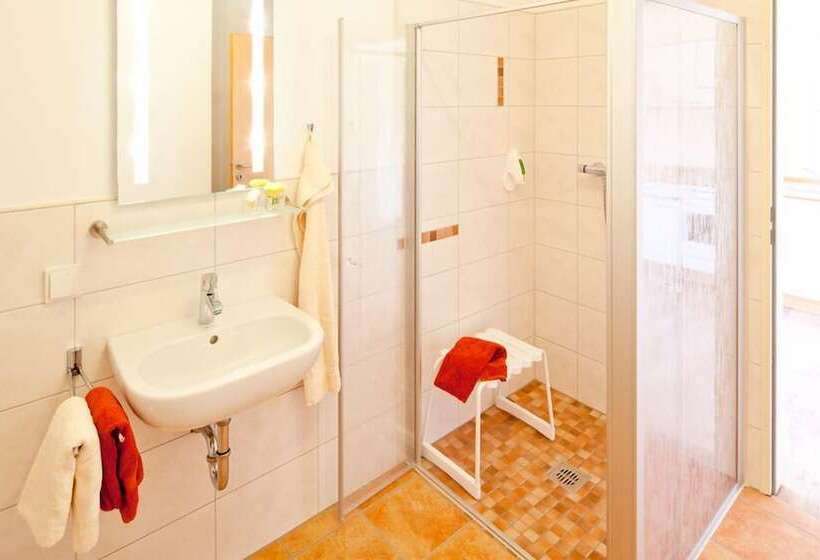 Plusnaturhotel Direkt Am Ederseeufer Waldhotel Wiesemann Und Ferienapartments