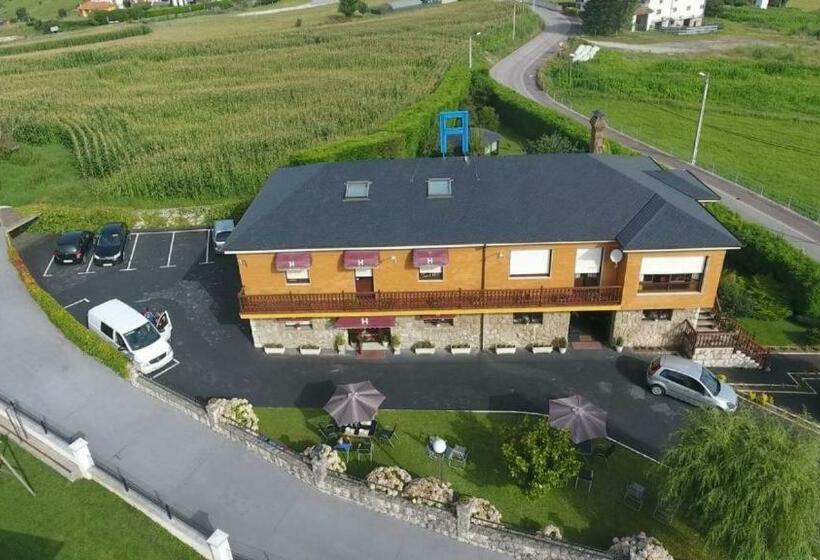 호스텔 Hostería Los Sauces