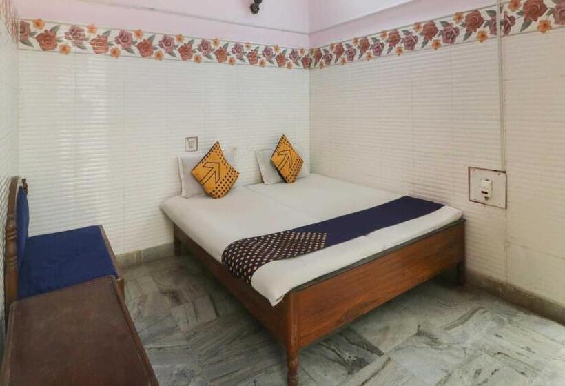 Flagship Hotel Maitry