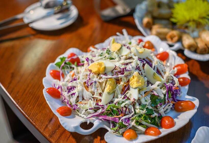 هتل Golden Sun Apartment By New Sky Travel