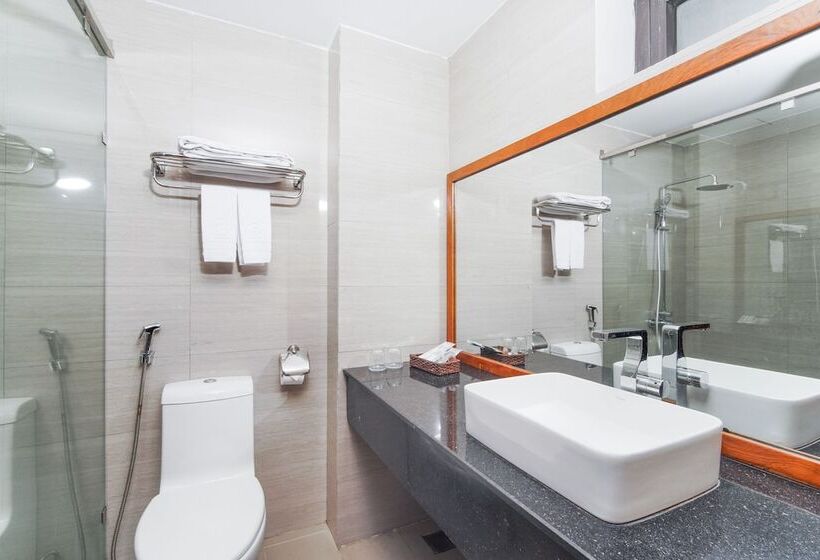 هتل Golden Sun Apartment By New Sky Travel