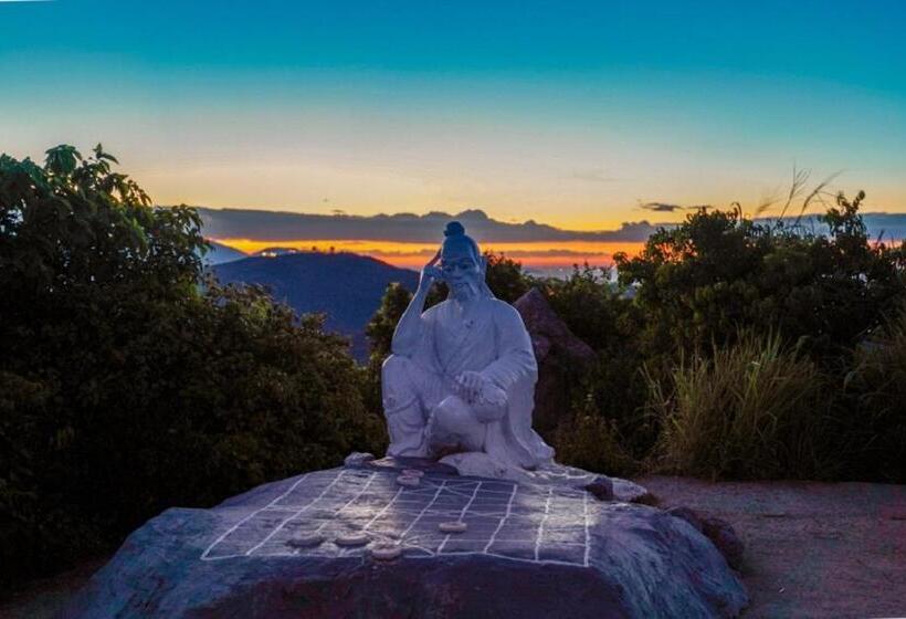 هتل Golden Sun Apartment By New Sky Travel