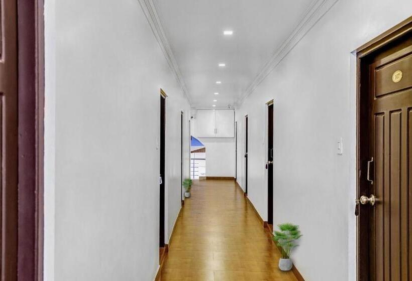 호텔 Collection O Royal Tourist Home