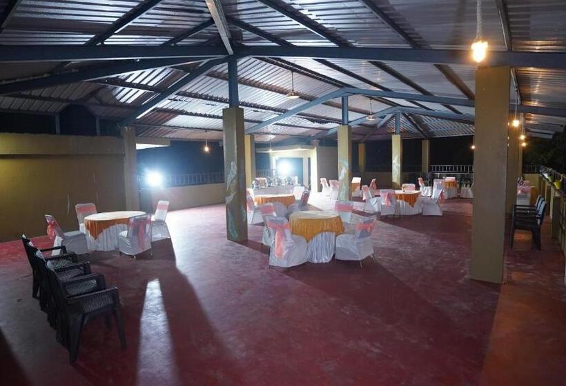 בית מלון כפרי Hr Dukes Den Resort