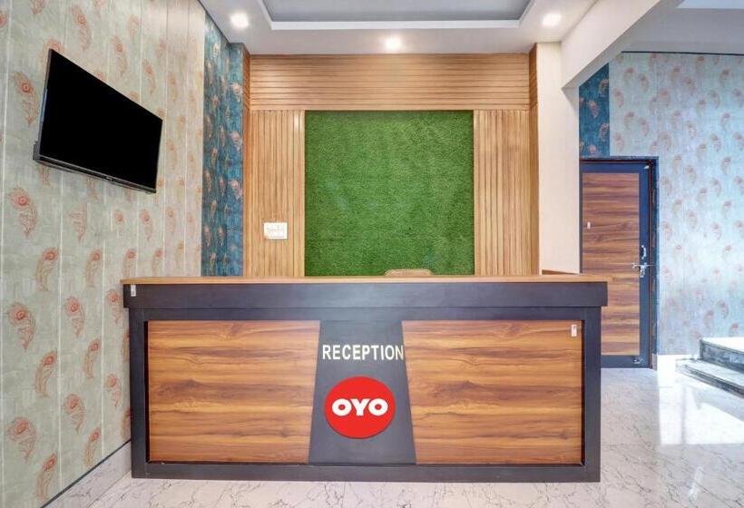 호텔 Oyo Flagship 80887 Holiday Inn