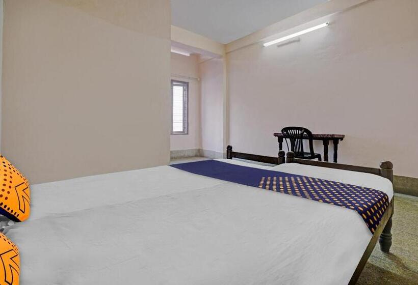 ホテル Spot On Padinjarekara Tourist Home