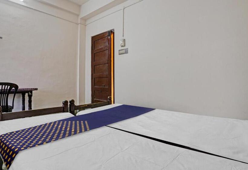 ホテル Spot On Padinjarekara Tourist Home