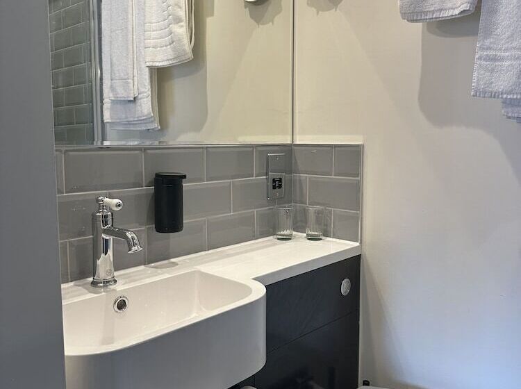 فندق Rooms Above Sugar Boat