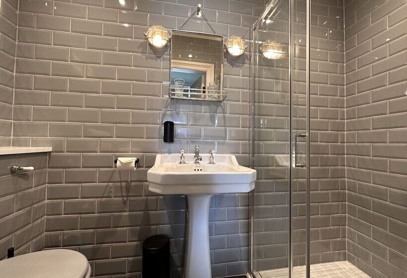 فندق Rooms Above Sugar Boat