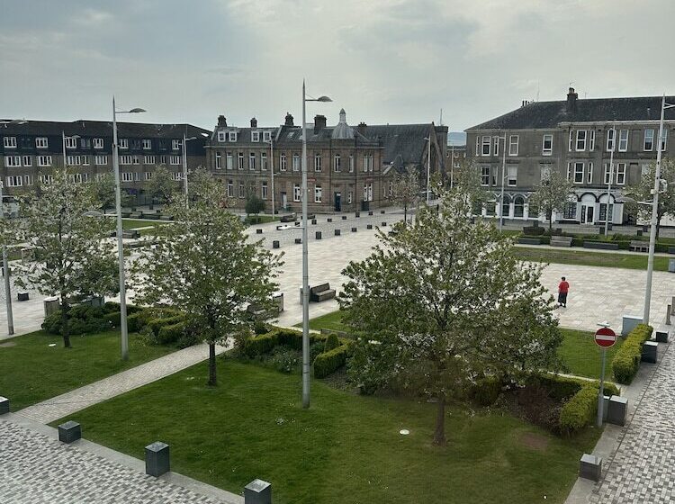 فندق Rooms Above Sugar Boat