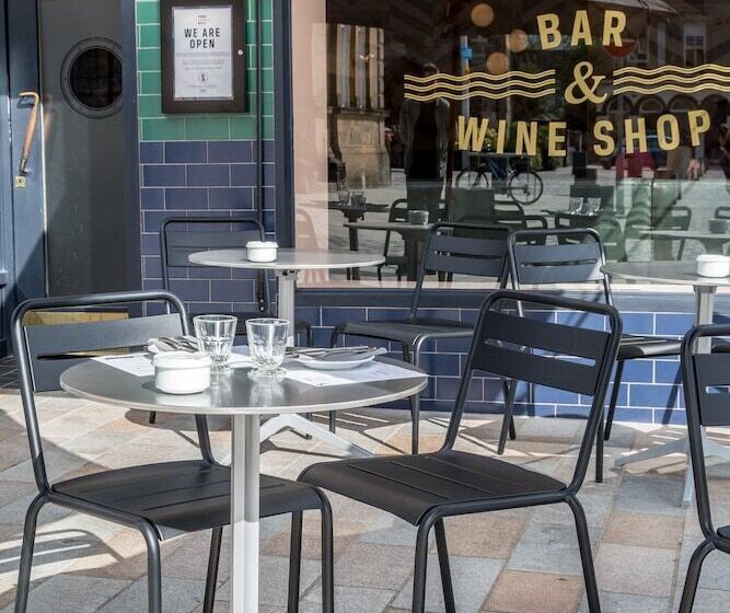 فندق Rooms Above Sugar Boat