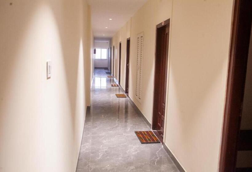 ホテル Varshini Palace