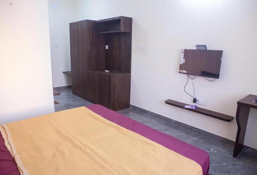 ホテル Varshini Palace