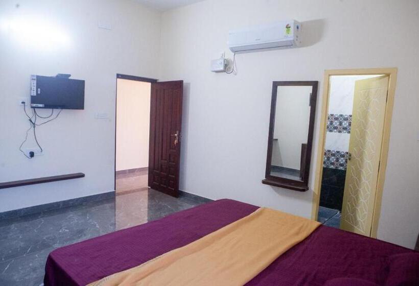 ホテル Varshini Palace