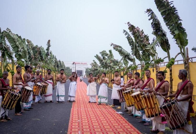 ホテル Varshini Palace