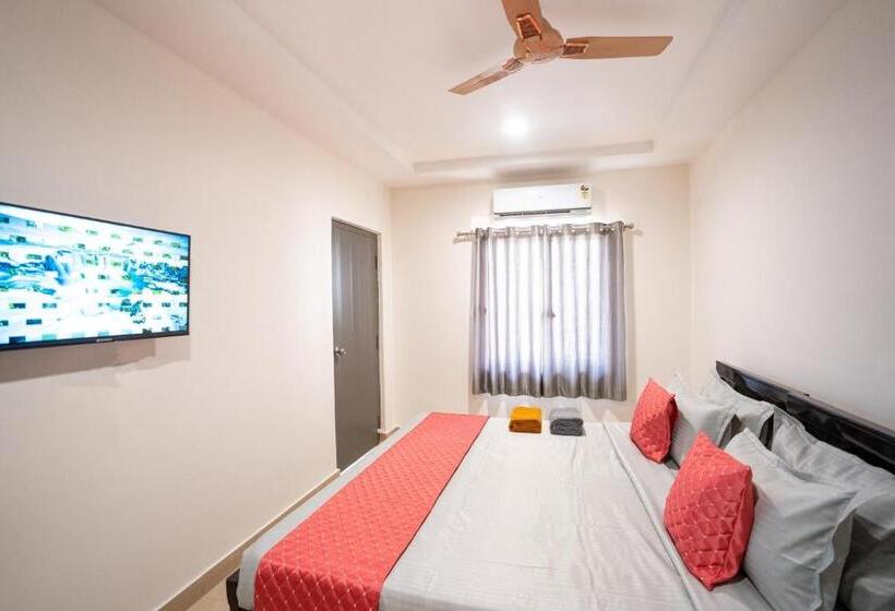 هتل Yellow Bells Signature Hitec City