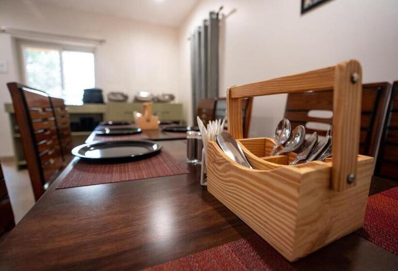 هتل Yellow Bells Signature Hitec City