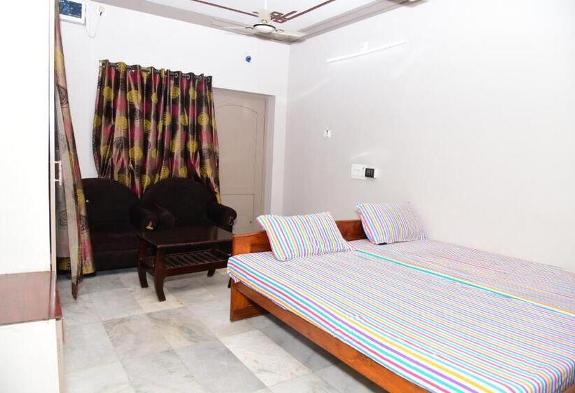 모텔 Varsha Residency