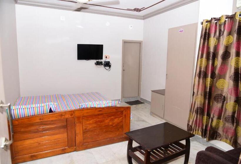 모텔 Varsha Residency