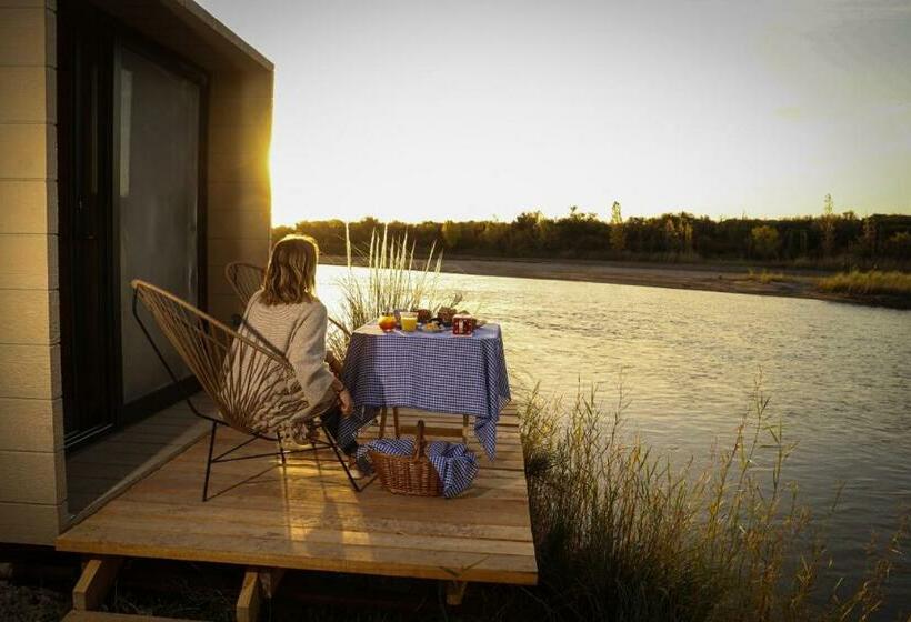 ユースホステル Bodega Trina Suites