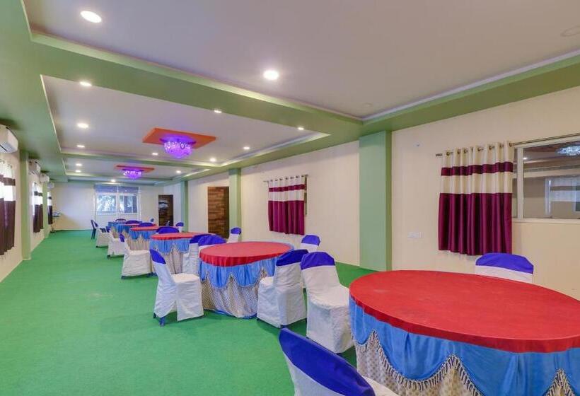 בית מלון כפרי Flagship Madhava Function Hall