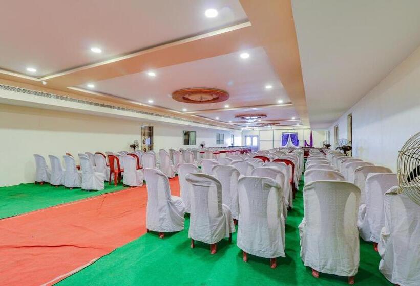 בית מלון כפרי Flagship Madhava Function Hall