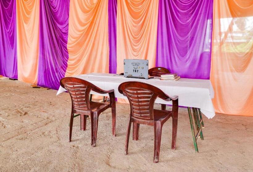 בית מלון כפרי Flagship Madhava Function Hall