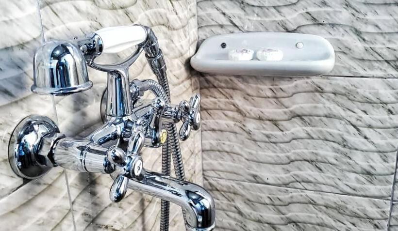 هتل Gipir And Labongo Safari Lodge Ltd