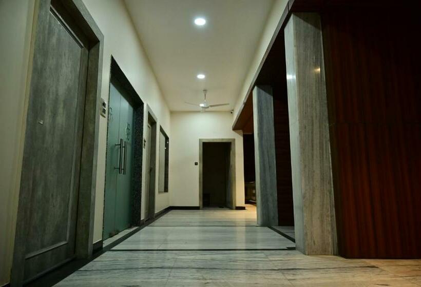 Отель Jaswant Vilas 10mins From Railway & Bus Station