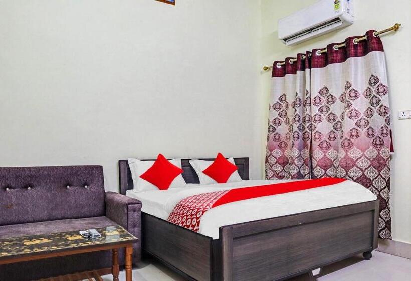 בית מלון כפרי Oyo Flagship 70252  Samridhi