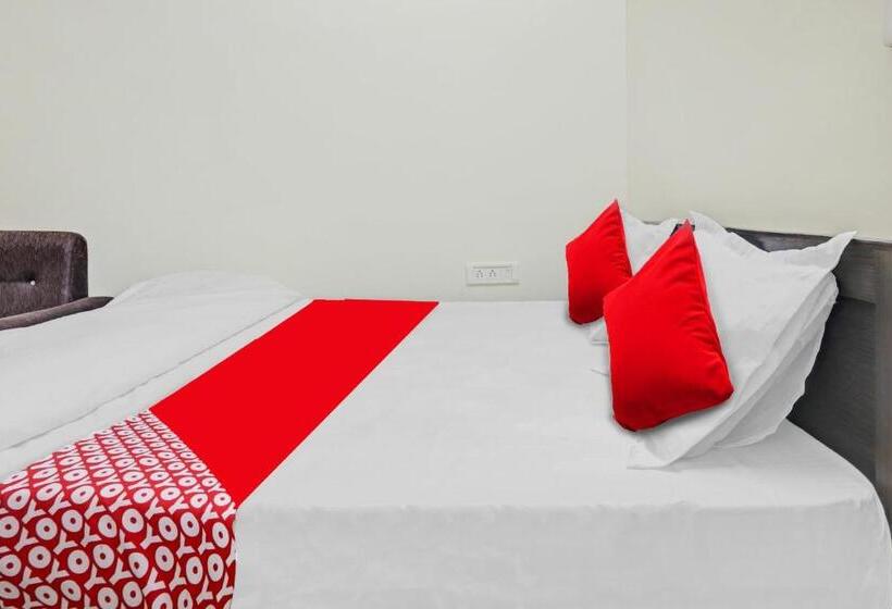 בית מלון כפרי Oyo Flagship 70252  Samridhi