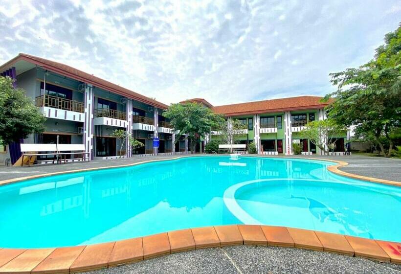 בית מלון כפרי Roomquest Chonburi Phanat Nikhom