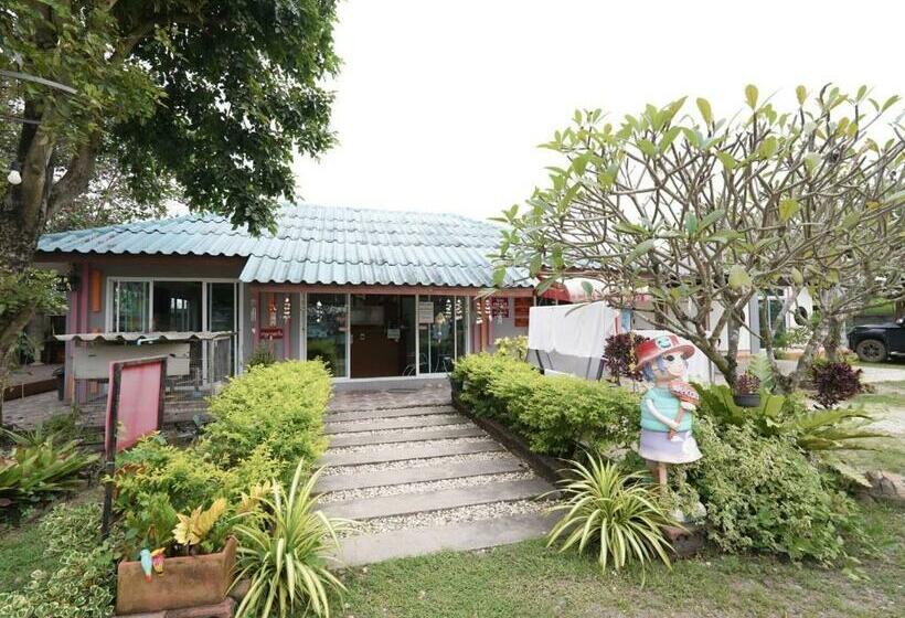 בית מלון כפרי Roomquest Chonburi Phanat Nikhom