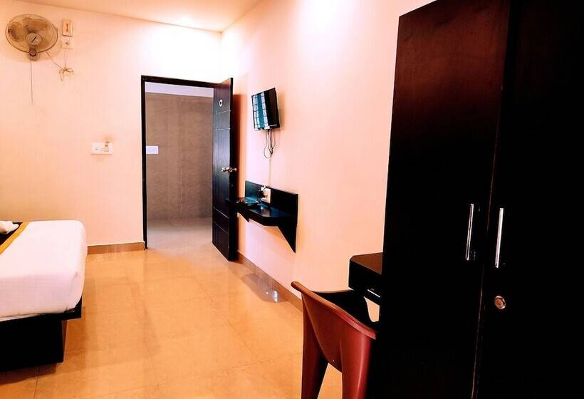 Отель Yuvraj Galaxy Inn