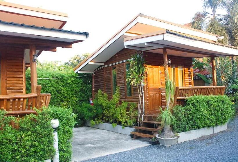 Pensionat ครัวบ้านไม้สัก โฮมสเตย์ เขาวงพระจันทร์ ลพบุรี