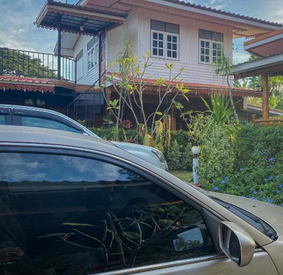 Pensionat ครัวบ้านไม้สัก โฮมสเตย์ เขาวงพระจันทร์ ลพบุรี